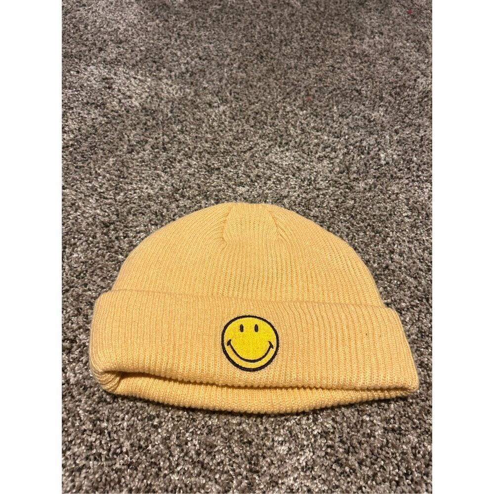 ‼️Sale‼️ Urban outfitters smiley beanie hat C27-31